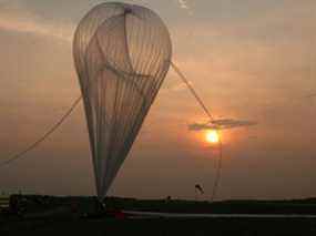Un ballon stratosphérique prêt à décoller par l'Agence spatiale canadienne (ASC).