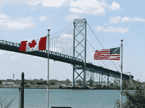 Le poste frontalier international entre le Canada et les États-Unis au pont Ambassador à Windsor.