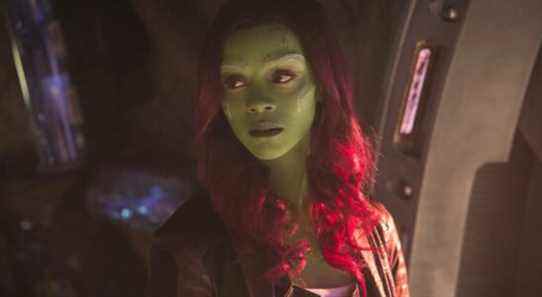 Zoe Saldana partage une photo d'elle-même de retour dans la peinture verte pour le visage pour les Gardiens de la Galaxie Vol.  3