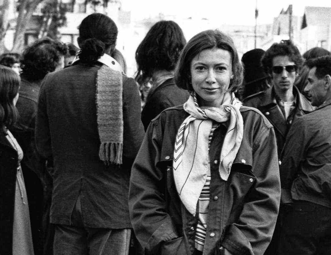 Joan Didion dans le quartier Haight-Ashbury de San Francisco pendant le Summer of Love en 1967.