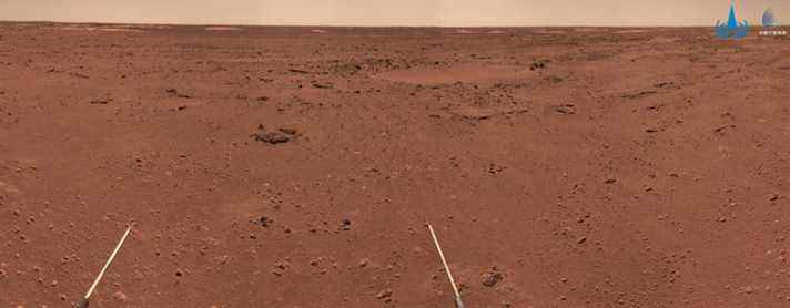 Une image de la surface martienne capturée par le rover Zhurong.