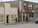 La police d'Edmonton a perquisitionné une rangée d'entreprises le long de la 111 Avenue, près de la 93 Street, le 24 juillet 2019. Trois associés du propriétaire d'Edmonton, Abdullah Shah, poursuivent en justice après que la police les a identifiés comme étant 