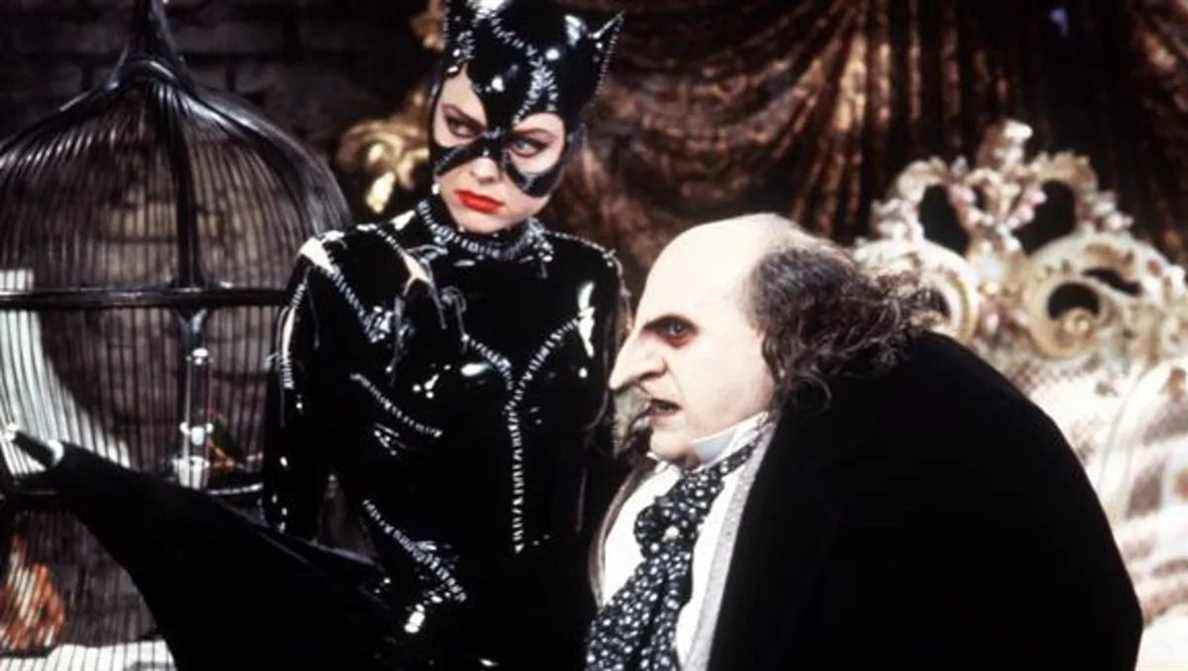 Catwoman (Michelle Pfeiffer) et The Penguin (Danny DeVito) dans Batman Returns étaient deux raisons pour lesquelles les critiques ont estimé que le film était inapproprié pour les enfants