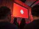Le logo de CBC est projeté sur un écran lors de la présentation initiale annuelle de CBC au Mattamy Athletic Centre de Toronto, le mercredi 29 mai 2019.