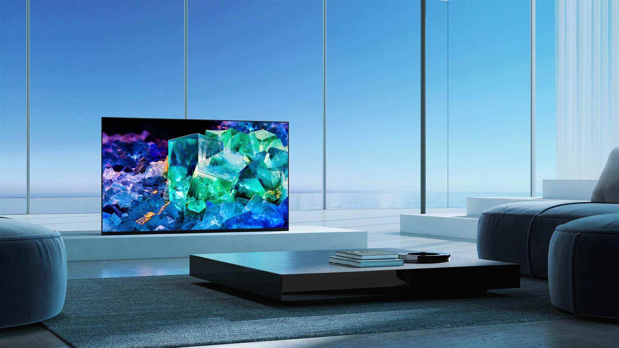 Téléviseur Sony A95K QD-OLED dans une pièce moderne bien éclairée