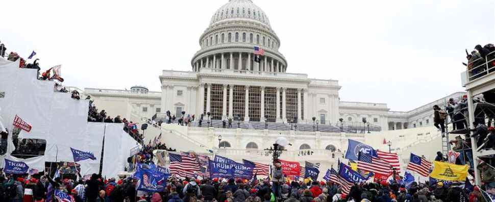 Le « gaslighting » du 6 janvier : les actualités télévisées sont aux prises avec l'émeute du Capitole un an plus tard