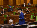 Le premier ministre Justin Trudeau vote à la Chambre des communes sur la Colline du Parlement à Ottawa le mercredi 21 octobre 2020. 