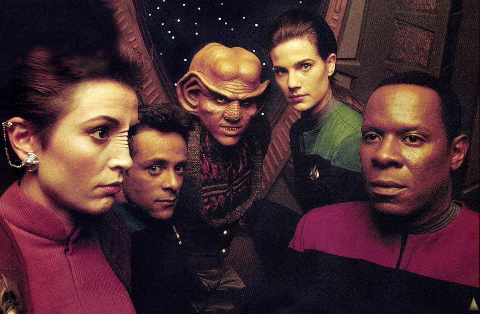 Star Trek: Deep Space Nine a contesté les idées de la prochaine génération DS9 TNG