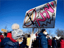 Les gens se mobilisent contre la loi sur la laïcité du Québec à Chelsea, Québec, le 14 décembre 2021.