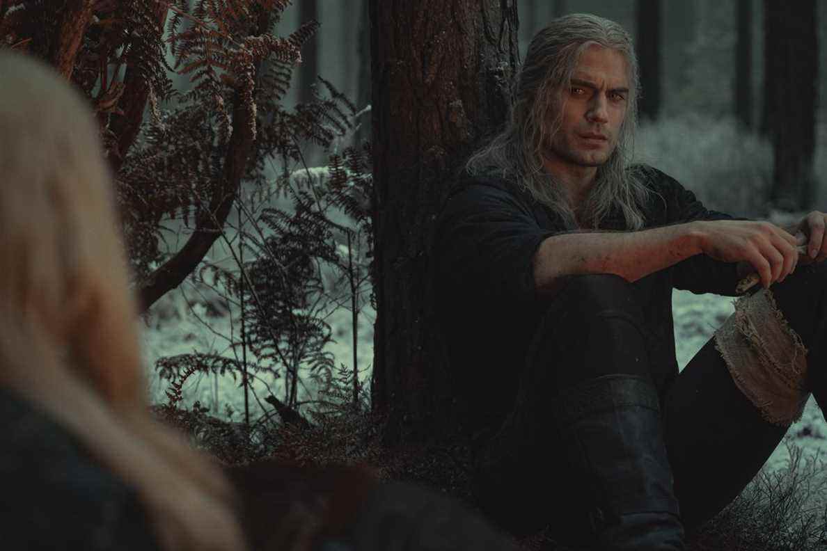 Geralt parle à Ciri dans une image fixe de la saison 2 de The Witcher