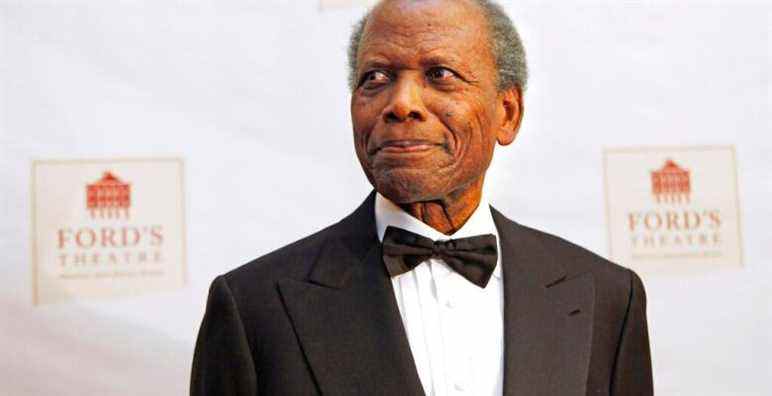 Sidney Poitier arrives at Ford's Theatre for its reopening and the bicentennial celebration of Lincoln's birth, in Washington, on Wednesday, Feb. 11, 2009. (AP Photo/Jacquelyn Martin)
