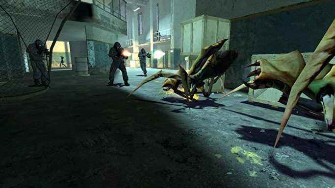 Combinez des extraterrestres ressemblant à des insectes dans une prison dans Half-Life 2
