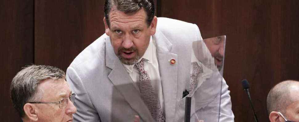 Le législateur s'excuse pour l'échec de la tentative de pantalon