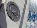 Le sceau de la Securities and Exchange Commission (SEC) des États-Unis est visible à son siège à Washington, DC