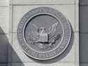 Le sceau de la Securities and Exchange Commission (SEC) des États-Unis est visible à leur siège à Washington, DC