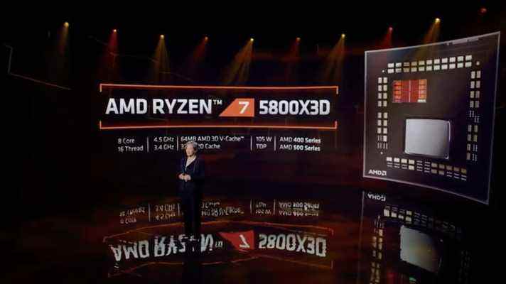 Le PDG d'AMD présente un nouveau processeur.
