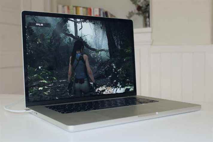 Shadow of the Tomb Raider sur un MacBook Pro.