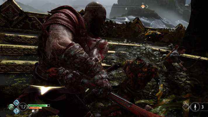 Kratos décapite un ennemi dans God of War