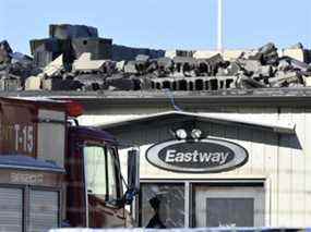 Une vue du samedi matin de certains des dommages à Eastway Tank sur Merivale Road.