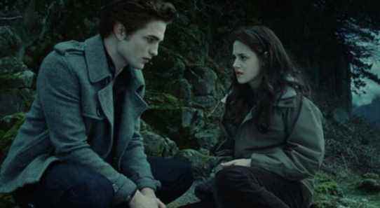 Le scénario original de Twilight avait des idées folles pour Bella de Kristen Stewart, et l'une d'entre elles implique un fusil de chasse