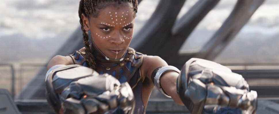 Letitia Wright est de retour sur le plateau de tournage de Black Panther : Wakanda Forever
