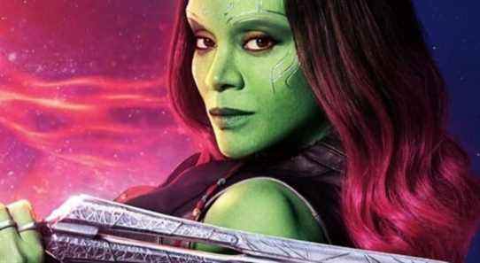 Zoe Saldana partage une vidéo de comparaison hilarante sur le démaquillage de Gamora