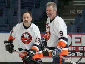 Clark Gillies, à droite, et Bryan Trottier, à gauche, ont joué sur une ligne avec Mike Bossy en tant que membres des Islanders de New York.  Bruce Bennett/Getty Images.