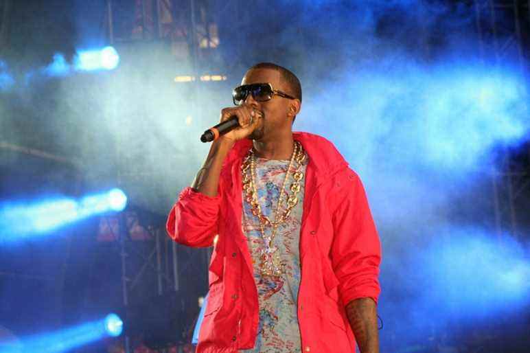 Kanye West sur place pour le 14e concert annuel HOT 97 Summer Jam 2007, Giants Stadium, Meadowlands Sports Complex, NJ, 03 juin 2007. Photo par : Steve Mack/Everett Collection