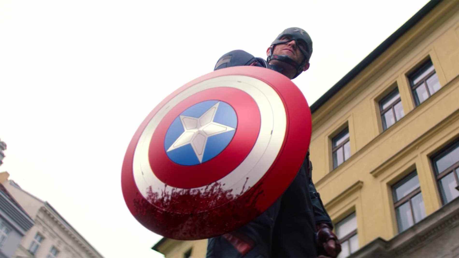 John Walker dans le rôle de Captain America