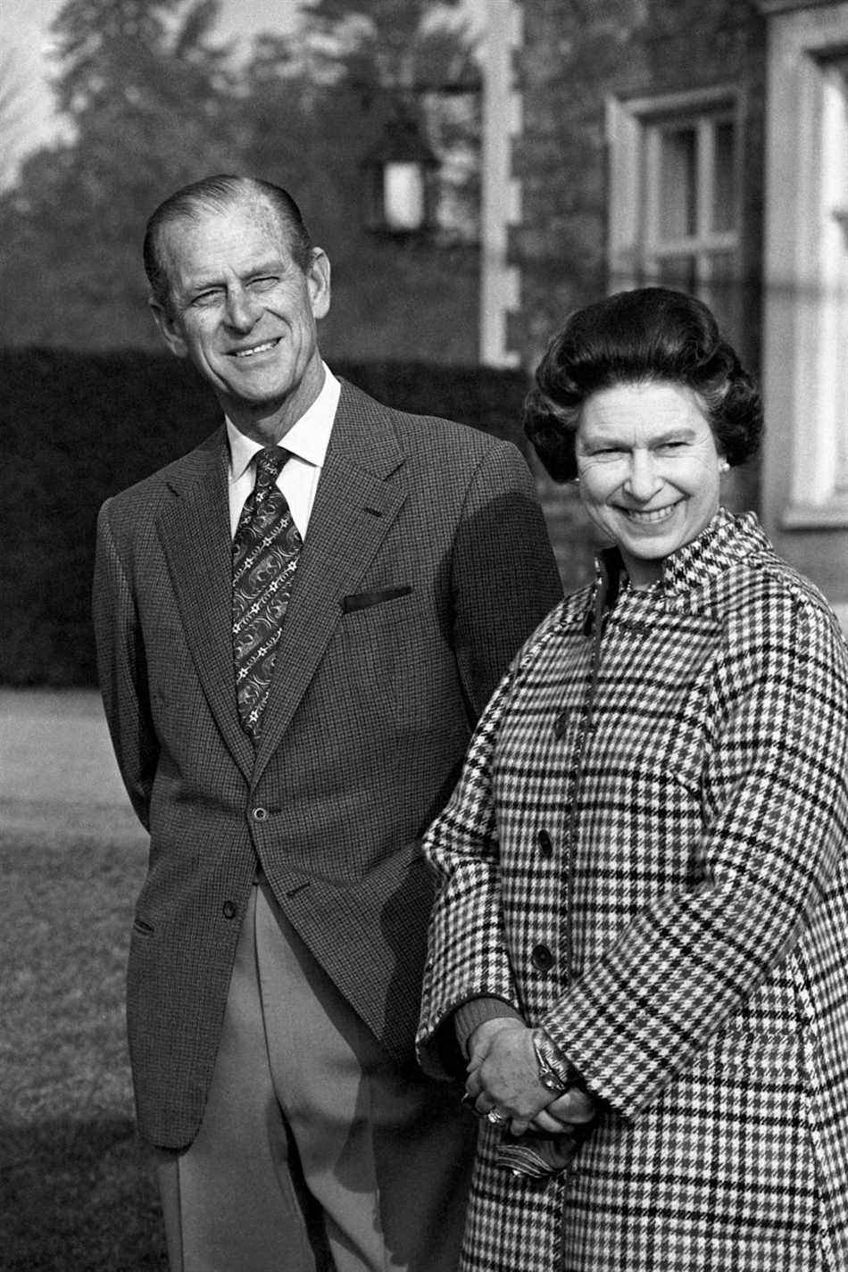 La reine et le prince Philip à Sandringham à l'occasion du 30e anniversaire de son adhésion - Alamy