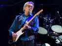 Eric Clapton se produit sur scène au Royal Albert Hall le 14 mai 2015 à Londres, en Angleterre.