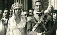Le roi Umberto II et son épouse Maria Jos&# xe9 ;  le jour de leur mariage en 1930, portant une partie de la collection de bijoux royaux de Savoie