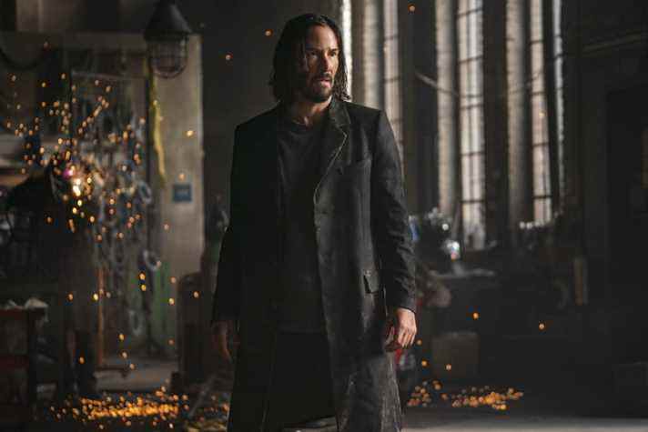Keanu Reeves dans une scène de The Matrix Resurrections.