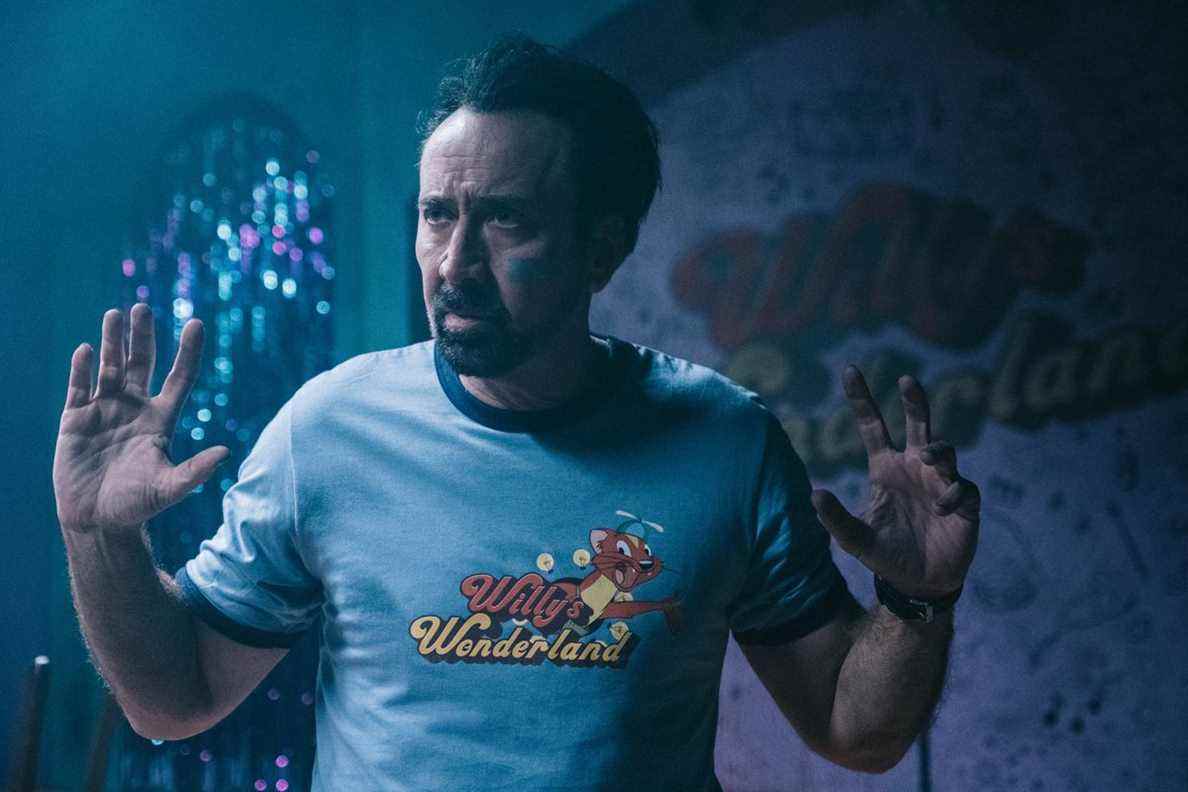 Nicolas Cage dans Willy's Wonderland (et dans un T-short 