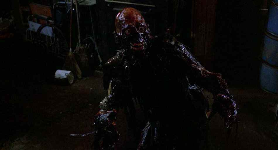 Un zombie en désordre du Retour des morts-vivants (1985)