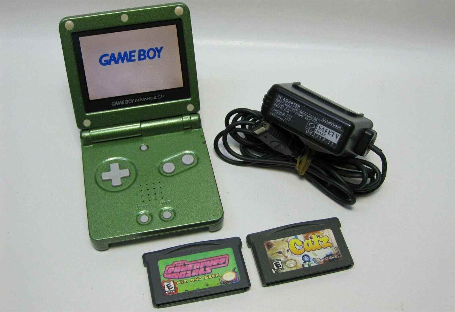 Game Boy Advance SP vert