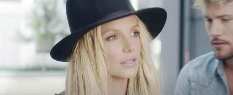 Britney Spears se penche sur les libertés post-conservatrices auxquelles elle a pu se livrer, y compris le premier verre de vin depuis plus d'une décennie