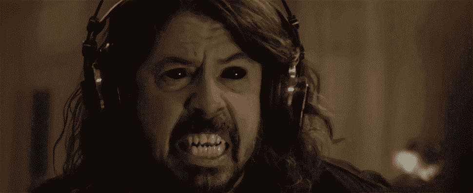 Dave Grohl est possédé par des démons dans la bande-annonce « Studio 666 » de Foo Fighters.