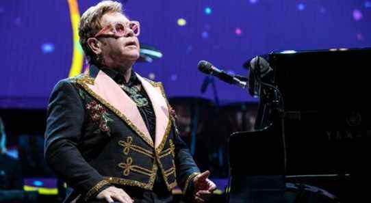 Elton John teste positif pour COVID et reporte les émissions du Texas
