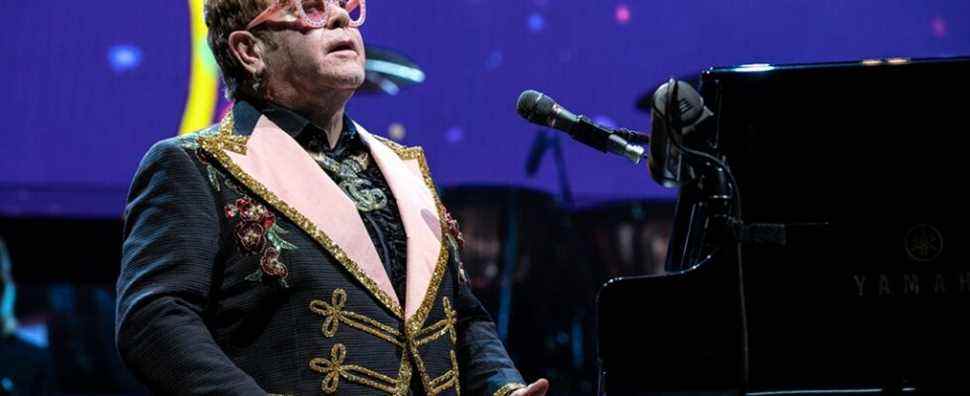 Elton John teste positif pour COVID et reporte les émissions du Texas