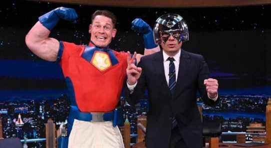 John Cena perd son casque Peacemaker face à Jimmy Fallon dans une compétition hilarante