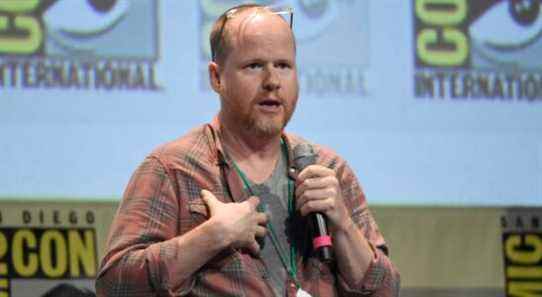 Joss Whedon rompt le silence sur les allégations d'inconduite et qualifie Ray Fisher de "mauvais acteur dans les deux sens" le plus populaire doit être lu