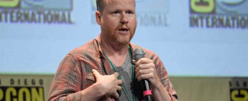 Joss Whedon rompt le silence sur les allégations d'inconduite et qualifie Ray Fisher de "mauvais acteur dans les deux sens" le plus populaire doit être lu