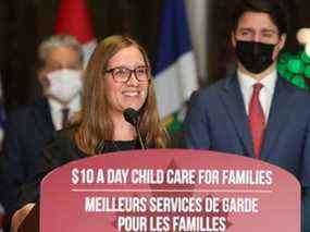 Karina Gould, ministre canadienne de la Famille, des Enfants et du Développement social, prend la parole lors d'une conférence de presse à Ottawa, le 15 décembre.