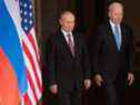 Le président américain Joe Biden et le président russe Vladimir Poutine lors du sommet américano-russe à Villa la Grange à Genève, Suisse, le 16 juin 2021. Saul Loeb/via REUTERS