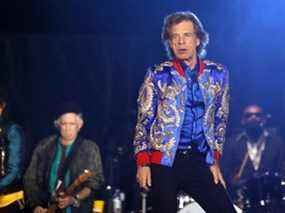 Le chanteur Mick Jagger des Rolling Stones se produit lors d'un arrêt de la tournée No Filter du groupe à l'Allegiant Stadium le 6 novembre 2021 à Las Vegas, Nevada.