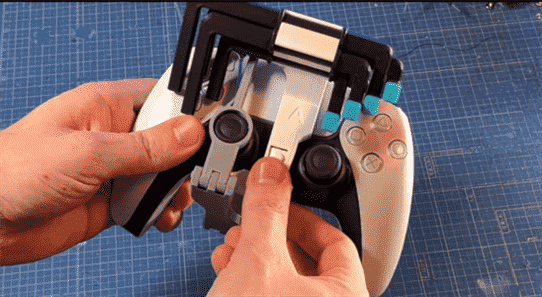 Le nouvel adaptateur de contrôleur PS5 de YouTuber permet un jeu à un bras