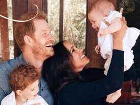 Le prince Harry, Meghan Markle, son fils Archie et sa fille Lilibet dans la carte de vœux de la famille.