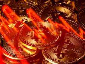 Le bitcoin et d'autres crypto-monnaies ont subi une pression de vente généralisée ces derniers jours, les commerçants pointant du doigt les signaux bellicistes de la Réserve fédérale et une vente massive d'actions technologiques comme raisons pour lesquelles les commerçants se retirent des actifs risqués.