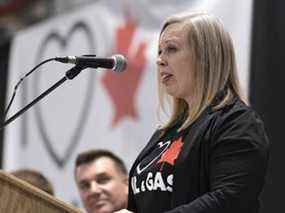 La sénatrice de la Saskatchewan Denise Batters, vue lors d'un rassemblement pro-pipeline en Saskatchewan en 2019, a lancé une pétition appelant à l'éviction d'Erin O'Toole en tant que chef du parti conservateur.